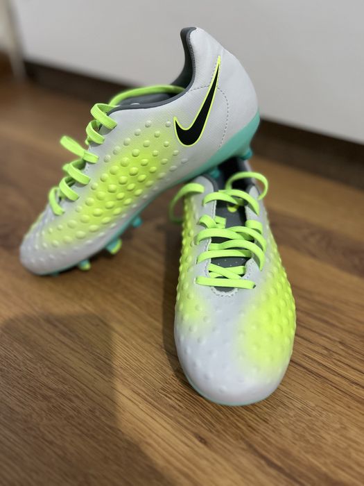 Нови бутонки Nike