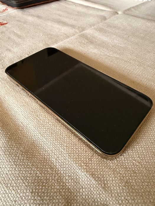 Продавам IPHONE 13 pro