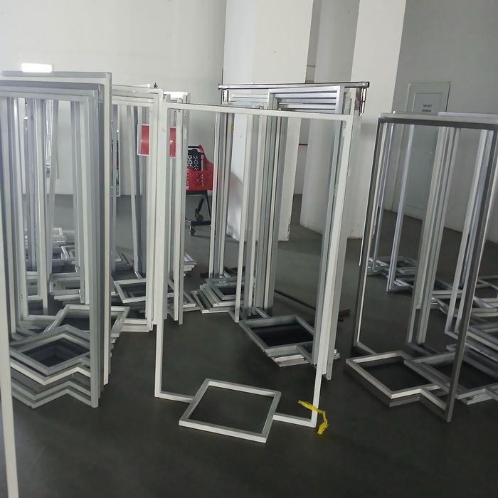 Щендер за дрехи изолзвано