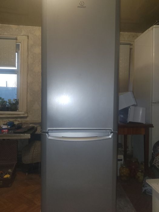 Продам холодильник