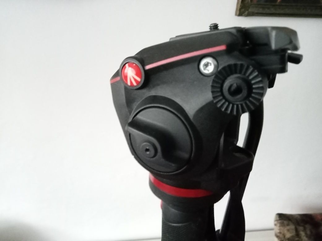 Monopied video fluid dedicat Mirrorless Manfrotto MVMXPROA42W