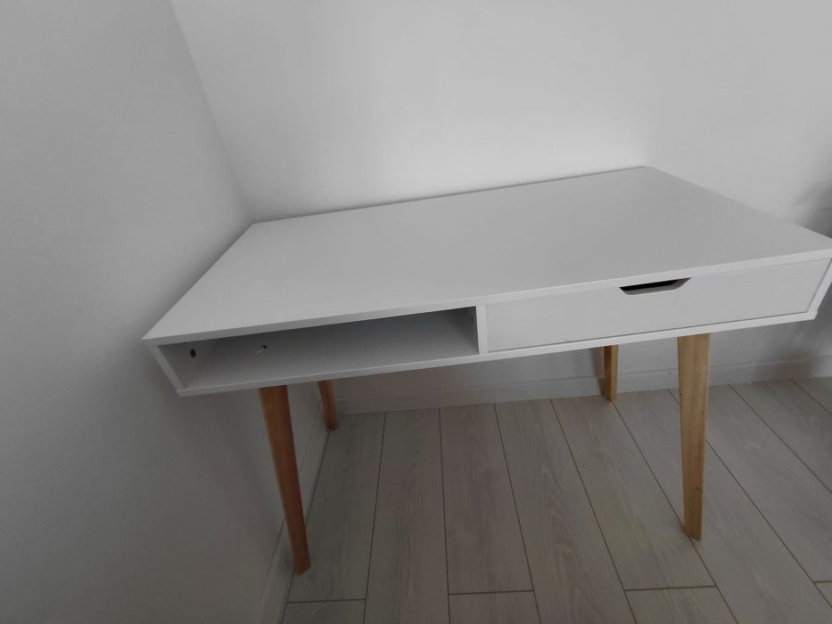 Birou deosebit,pentru o ambianță plăcută in casa ta!