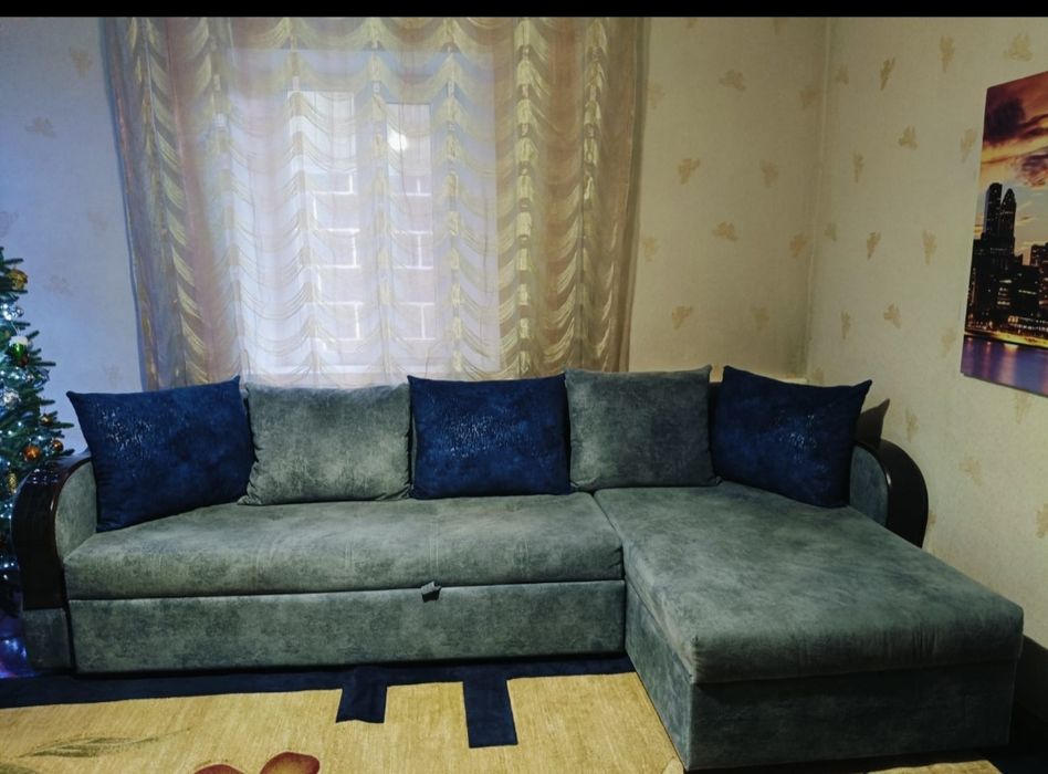 Продам диван с подушками