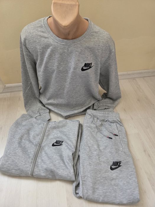 Oferta!  Trening Nike unisex din 3 piese.