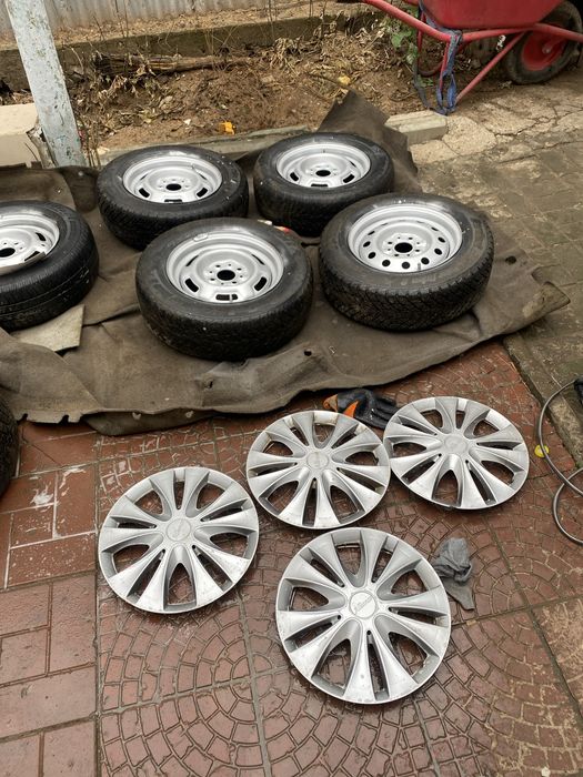 Продам 4 диска штампа r13 с зимней резиной