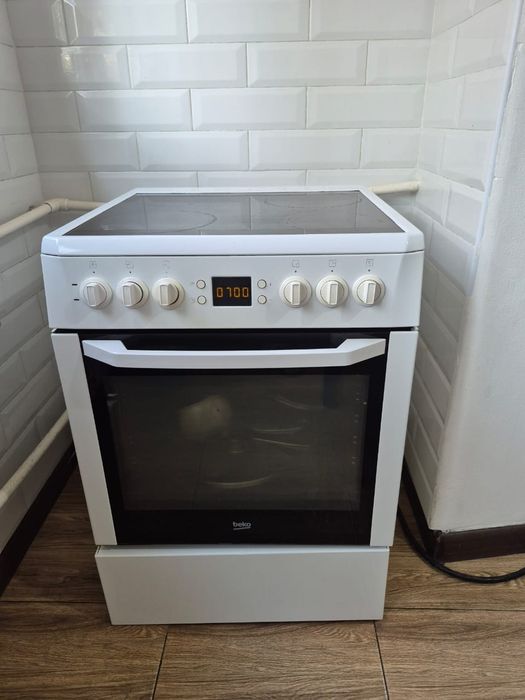 Продам электроплиту Beko, в рабочем состоянии.
