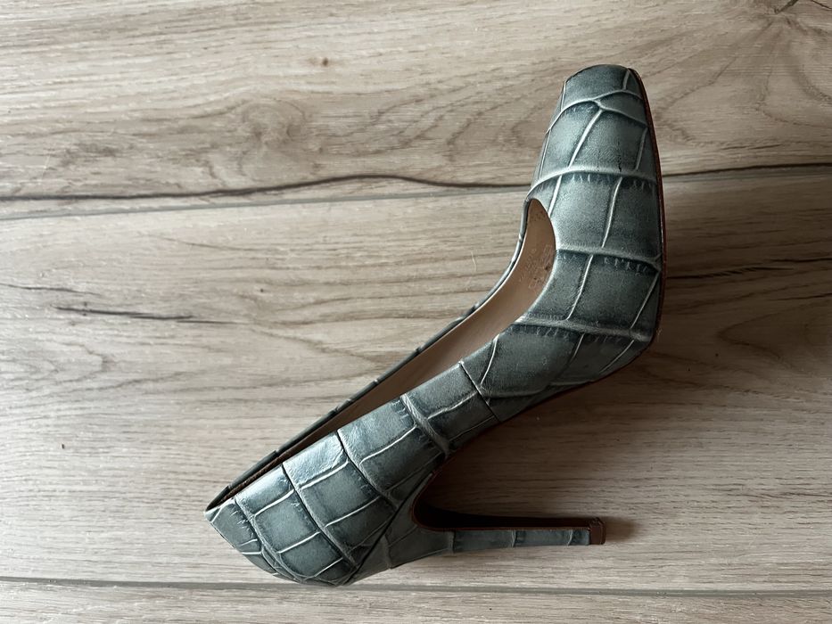 Vand pantofi verzi deschis