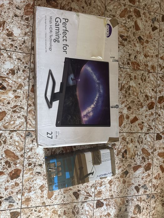 Monitor gaming cu suport benq