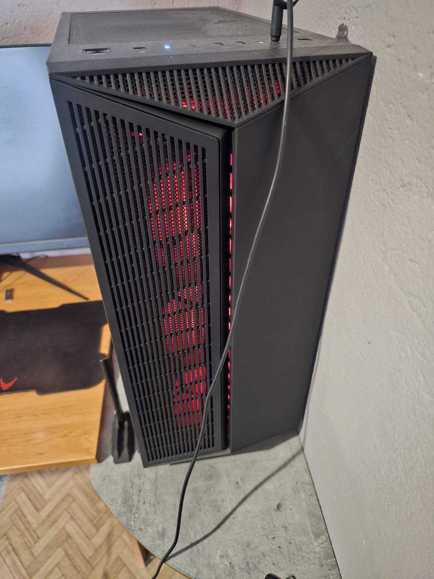 Gaming PC - Гейминг компютър + монитор и клавиатура за повече инфо пиш