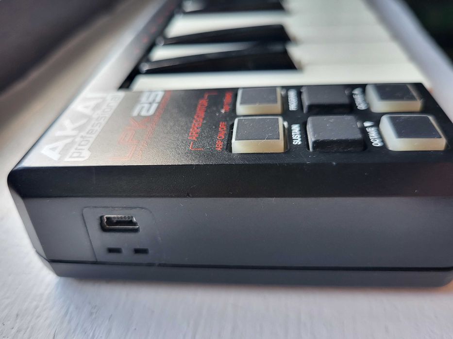 AKAI LPK25 mk1 controller