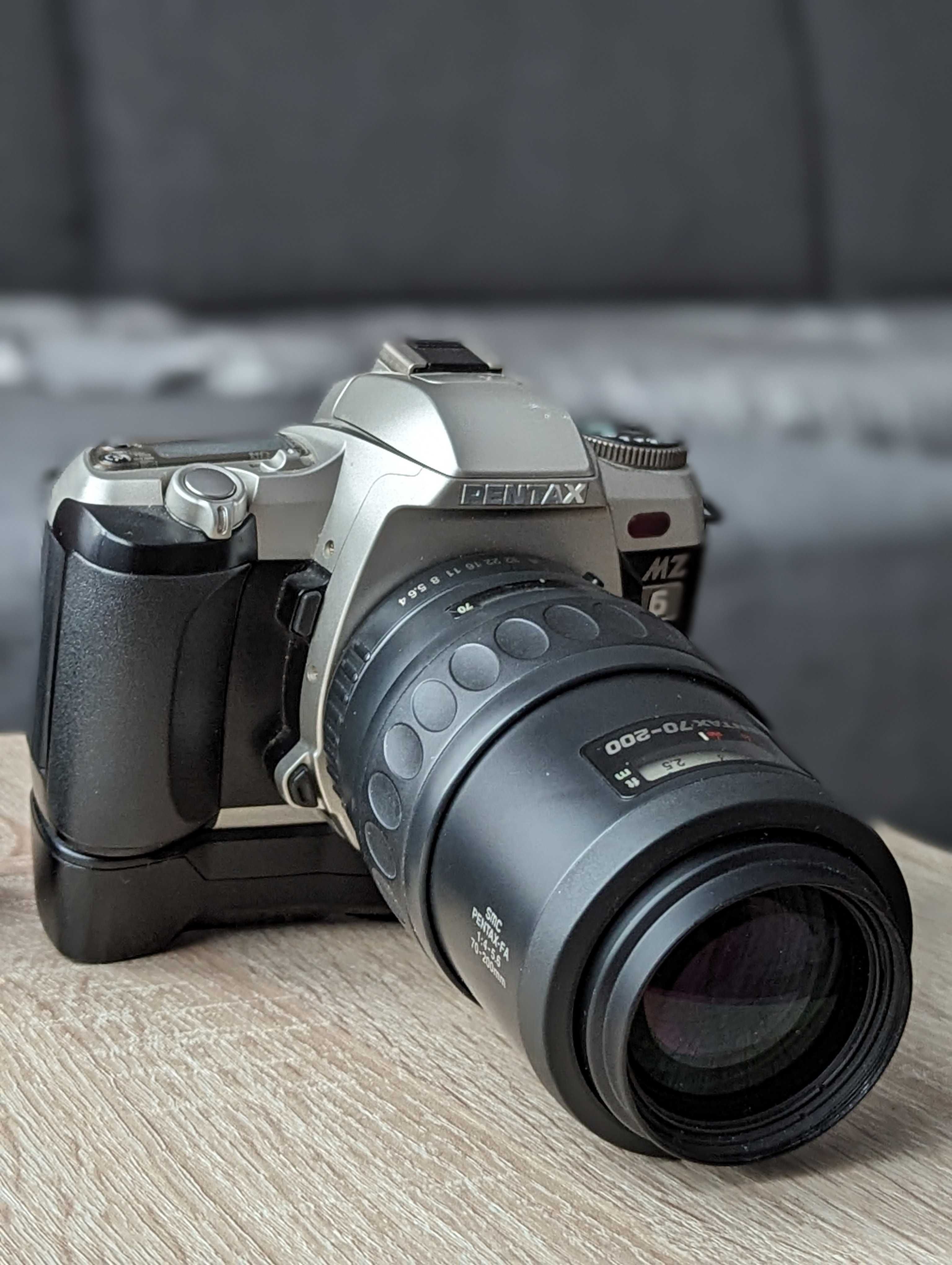 Пленочный фотоаппарат Pentax MZ-6, два объектива и батарейный блок