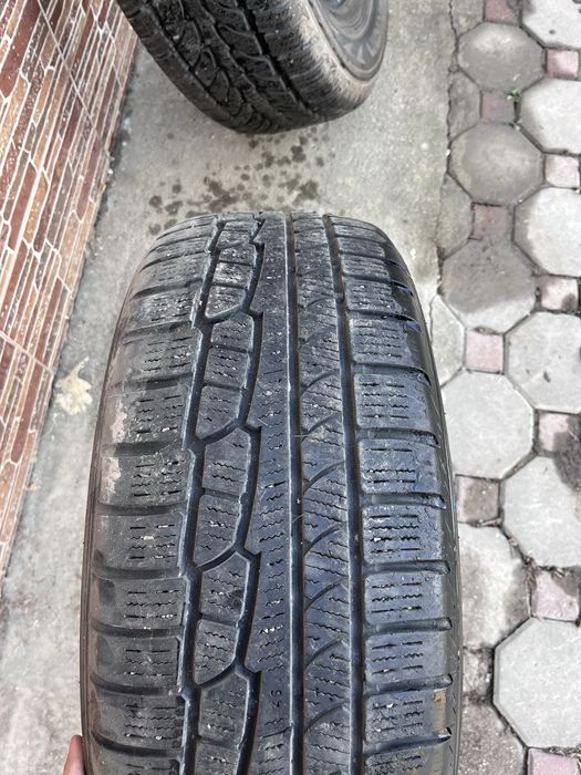 Зимние шины почти новые