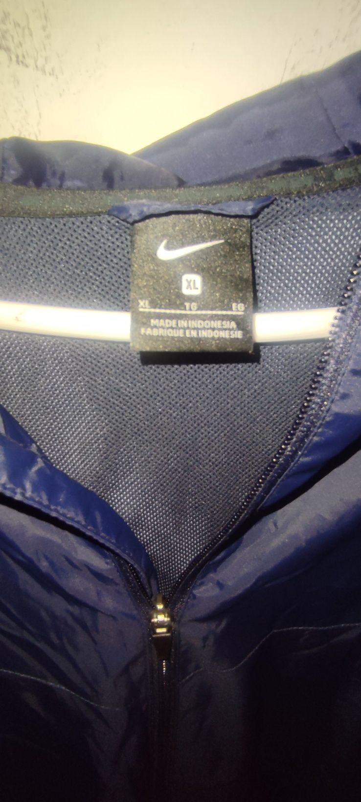 geaca fas foita Nike XL cu gluga-70 lei