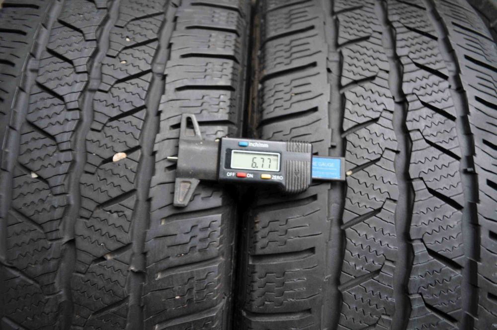 SET 4 Anvelope Iarna 215/60 R17C CONTINENTAL VanContact Winter