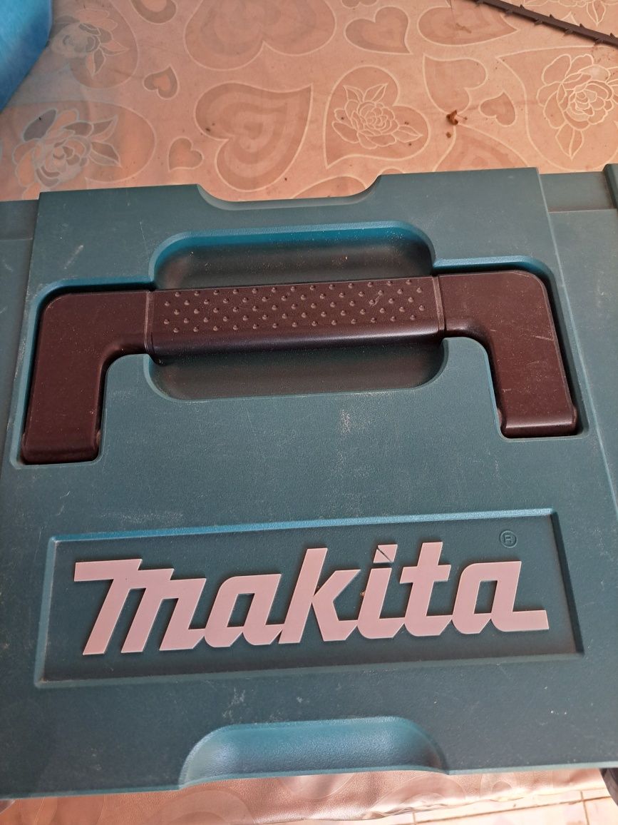 Makita шруповерт