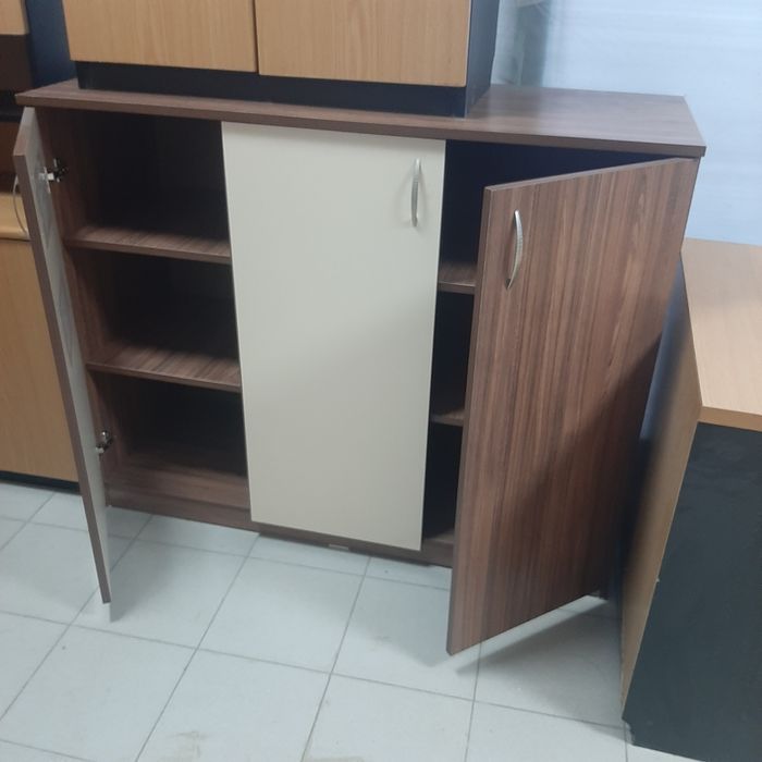 Продавам офис обзавеждане в идеално състояние