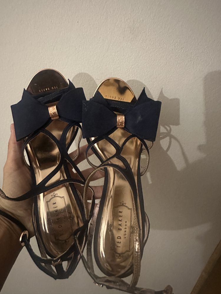 Ted Baker 39-40 номер сандал в тъмно синьо