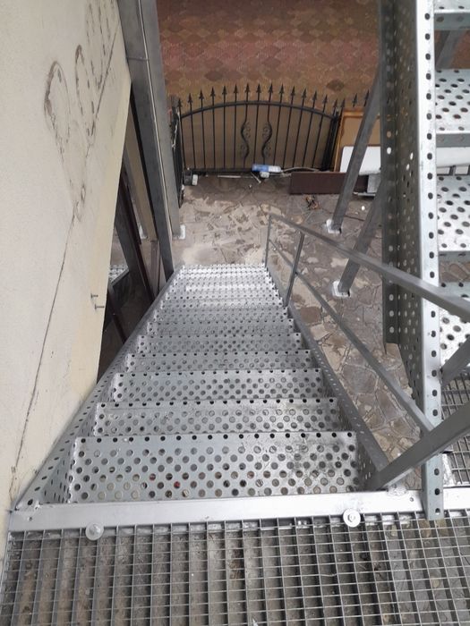 Scări metalice galvanizate la orice demisiune asiguram transport ori u