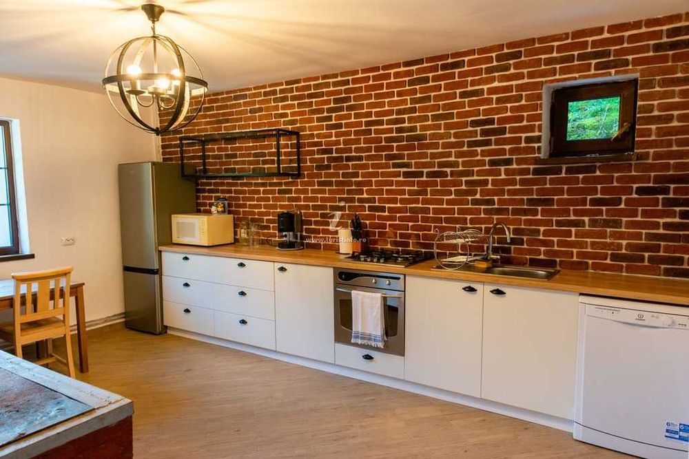 Inchiriez Cabana The Forest din Poiana Horea liber weekend 1 Decembrie