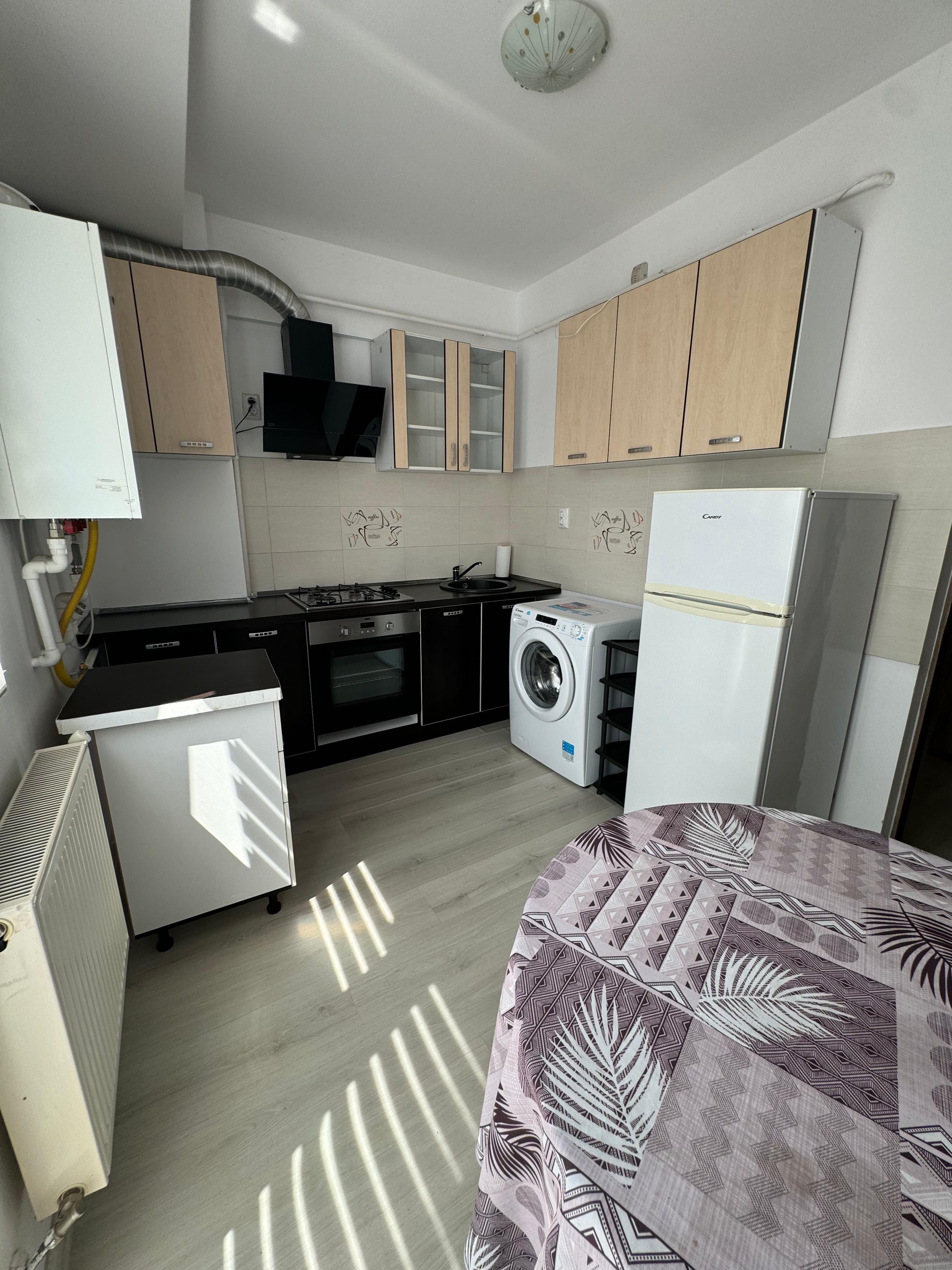 Inchiriez apartament cu o camera 350€/luna