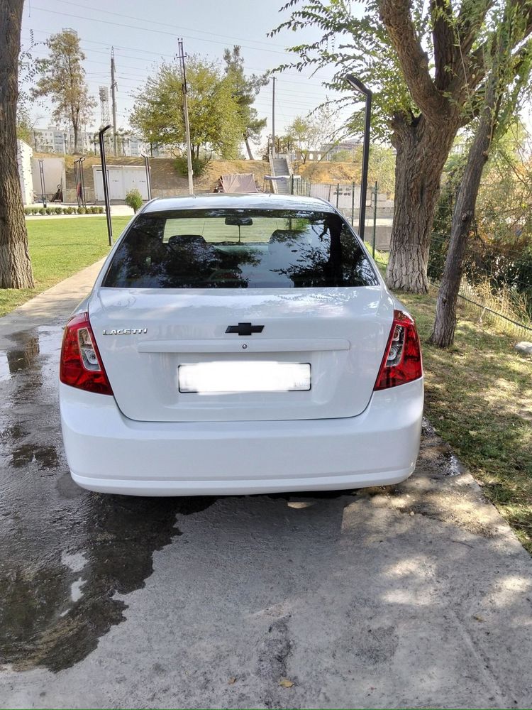 Продаю машину chevrolet lacetti