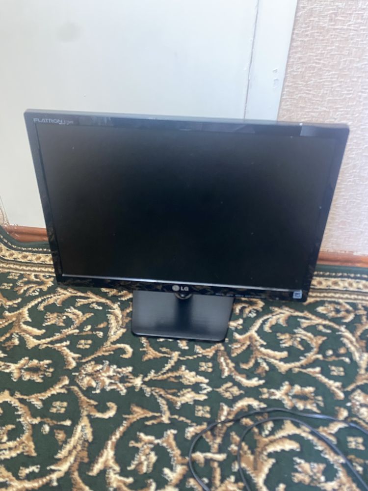 Монитор LG 19 dyum