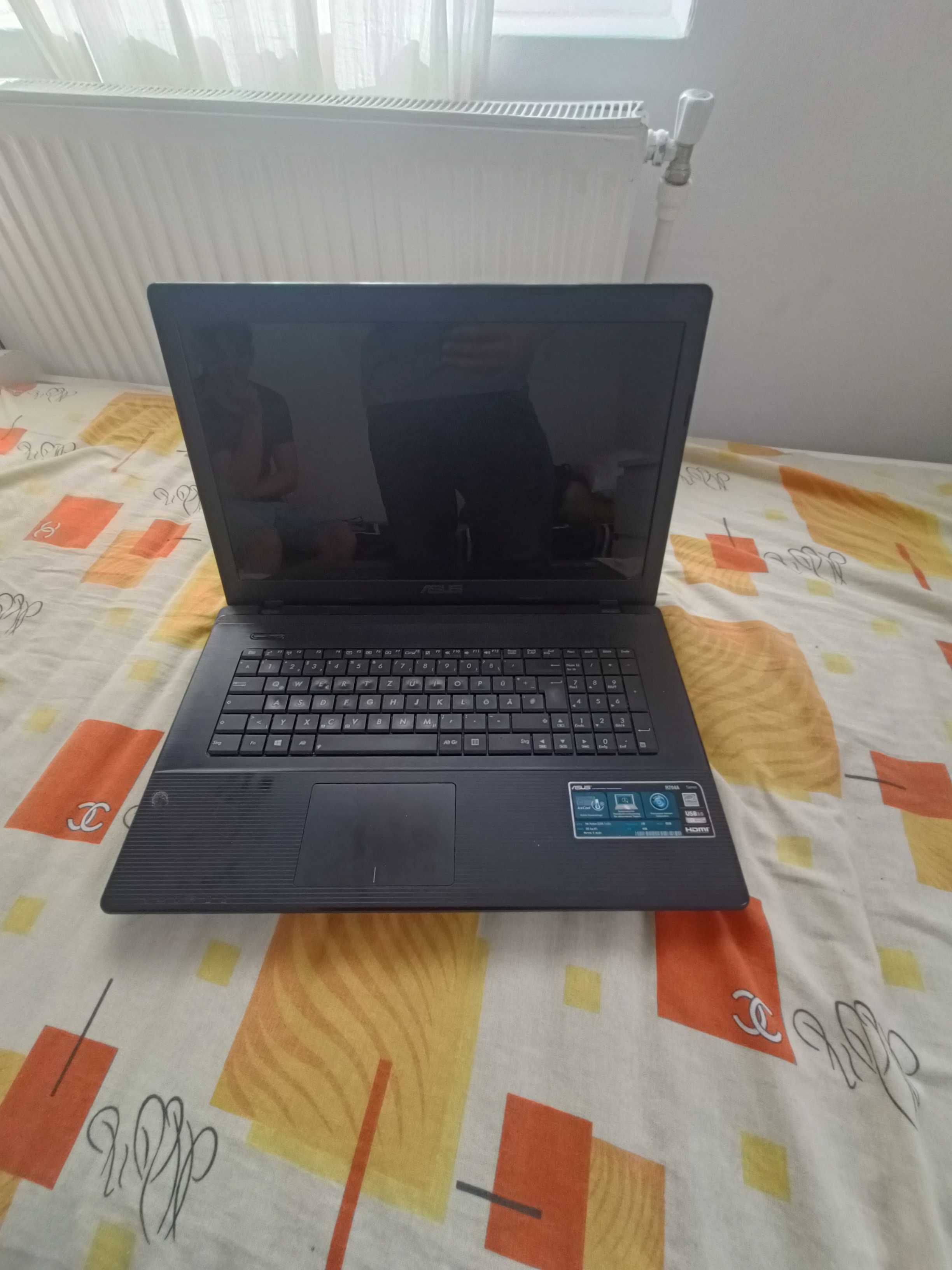 Vând laptop Asus , Windows 11