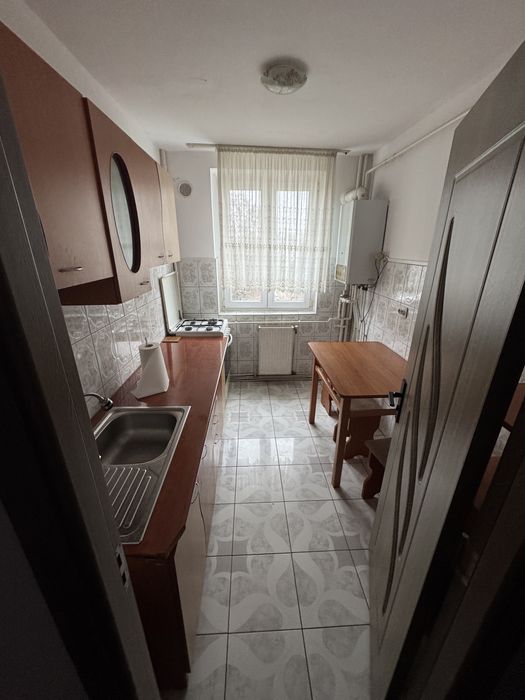 Inchiriez apartament 2 camere decomandat