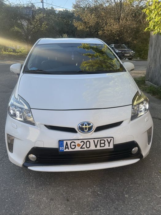 Inchiriez Toyota Prius Hybride Benzina+GPL ideala pentru Bolt/Uber