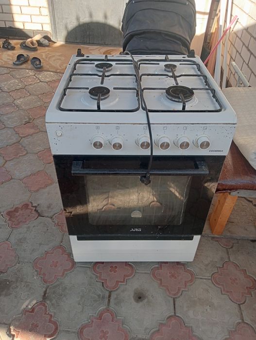 Газовая плита в хорошем состоянии