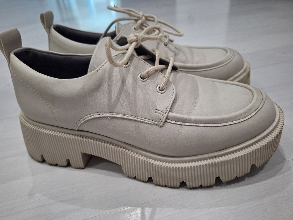 Pantofi, tractorase  39