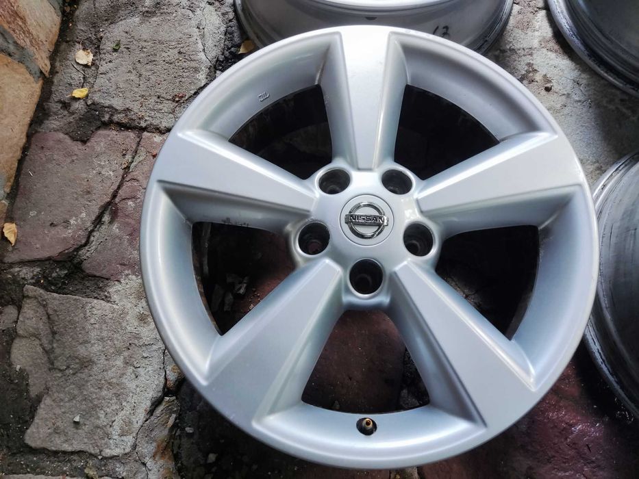 17 цола Нисан Кашкай 5x114,3 оригинални лети джанти Nissan 5x114,3 .