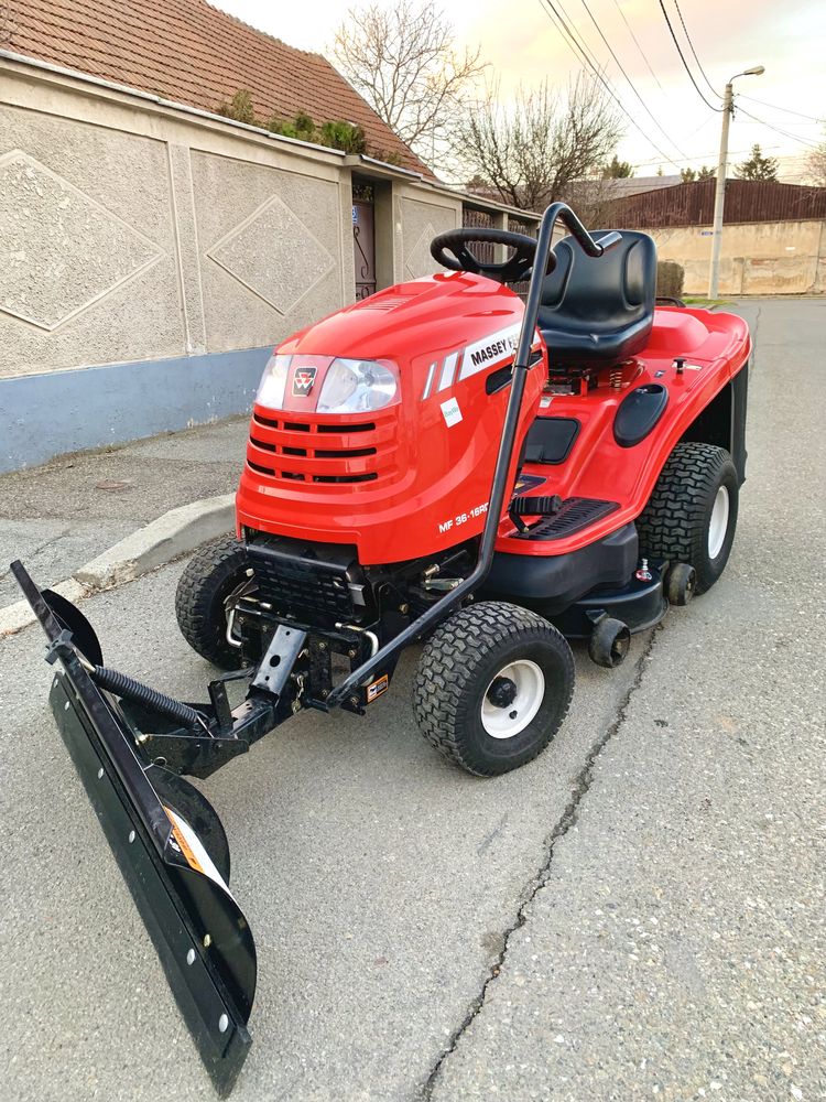 Dr Tractoras de tuns iarba Massey Ferguson Kawasaki V2