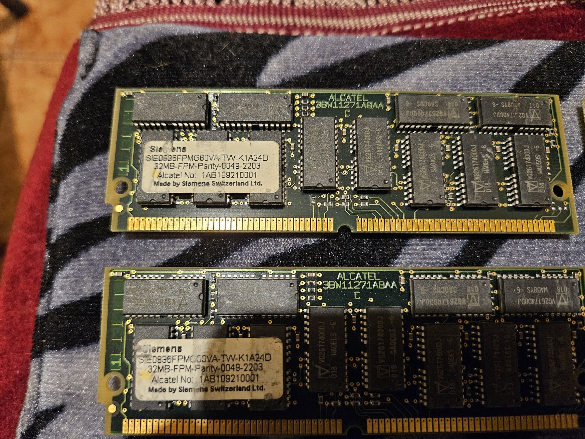 4 Memorii de calculator vintage de 72 pini de 32mb 60/ns FPM