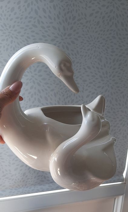 Lebada cu pui veche ceramica impecabila