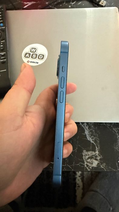 Продавам запазен ipone 13