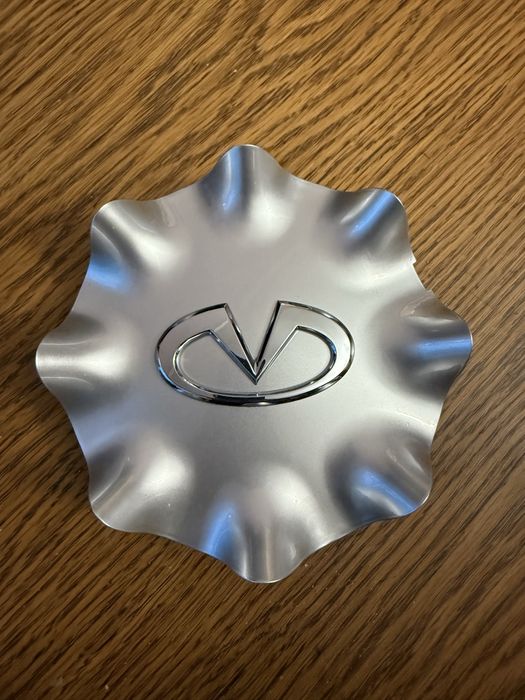 Колпаки дисковые на Infinity fx35-45. Новые!