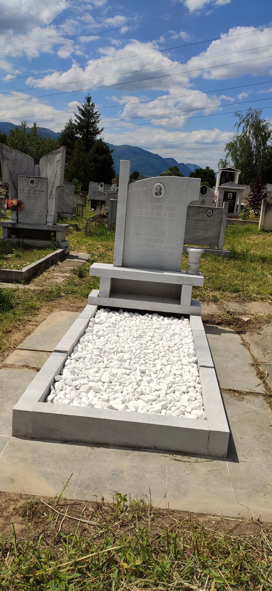 Паметници надгробни плочи и почистване