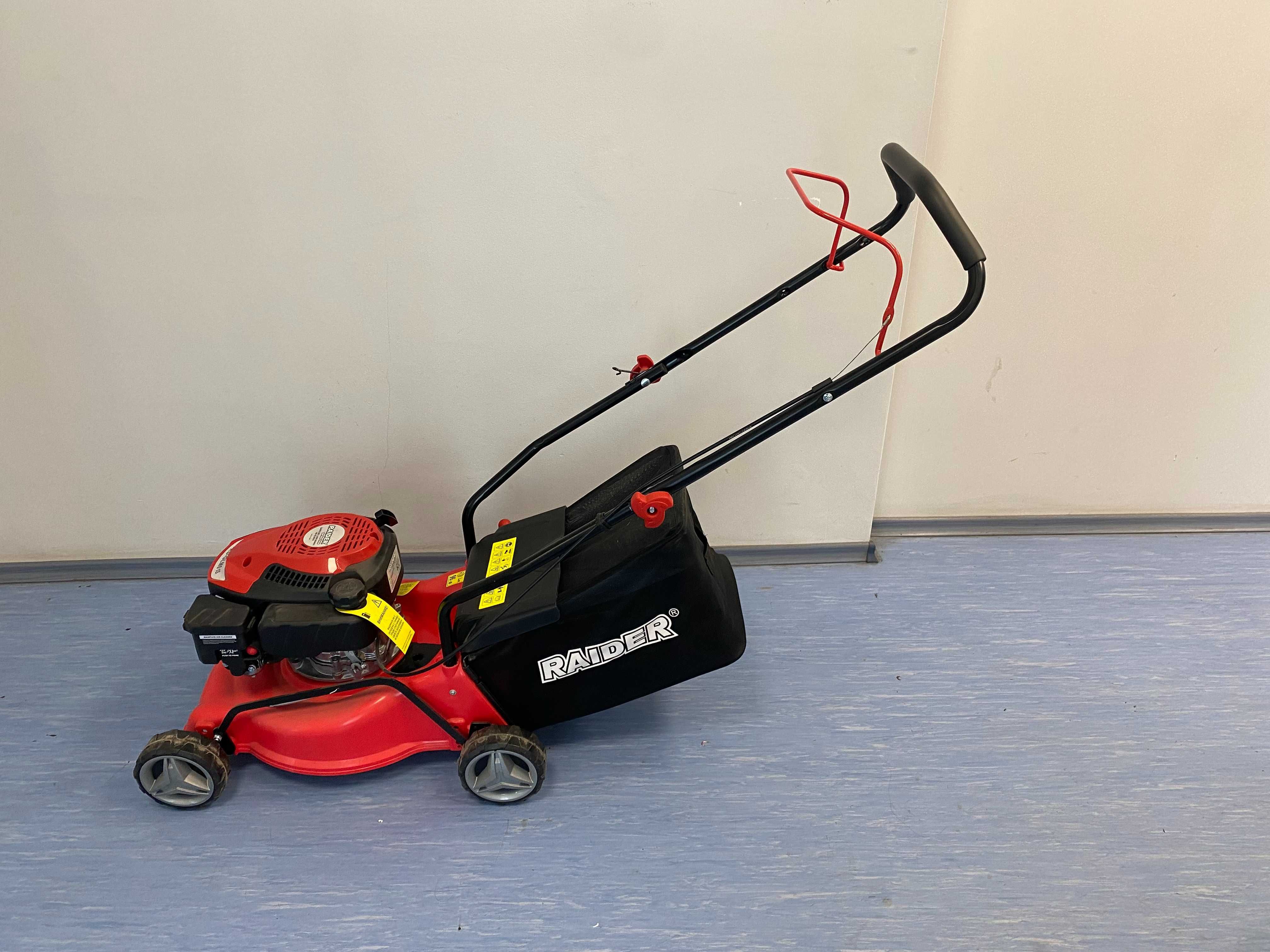 110105	Косачка бензинова 2000 W 400mm 127cc 40L RD-GLM01S
