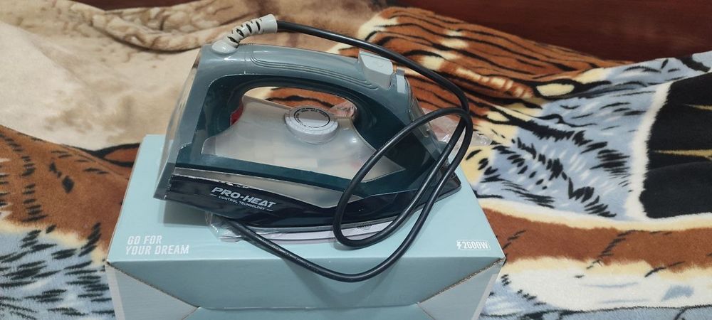 Продается утюг Artel