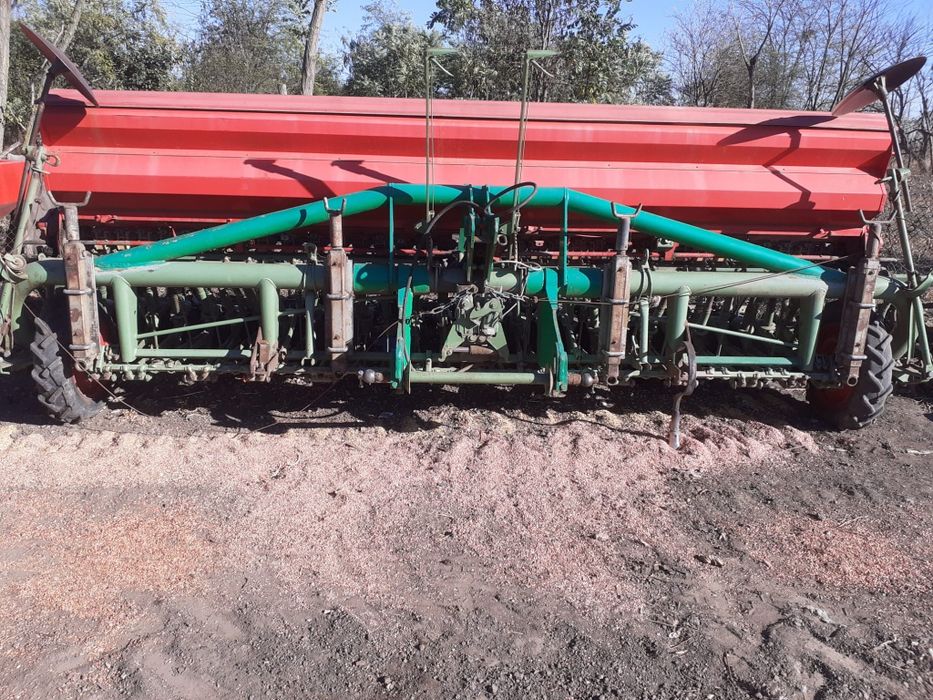 Vând semănătoare pe discuri 4m