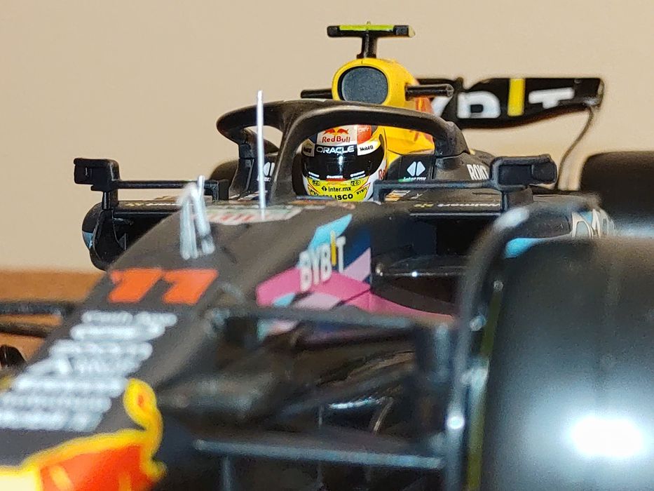 Macheta F1 1:18 Red Bull RB19 Miami 2023 Sergio Perez
