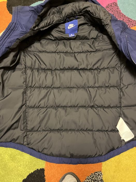 Vând geacă sport Nike