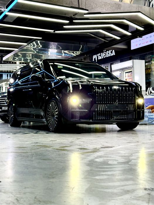 Zeekr 009 чёрный цвет 700 км