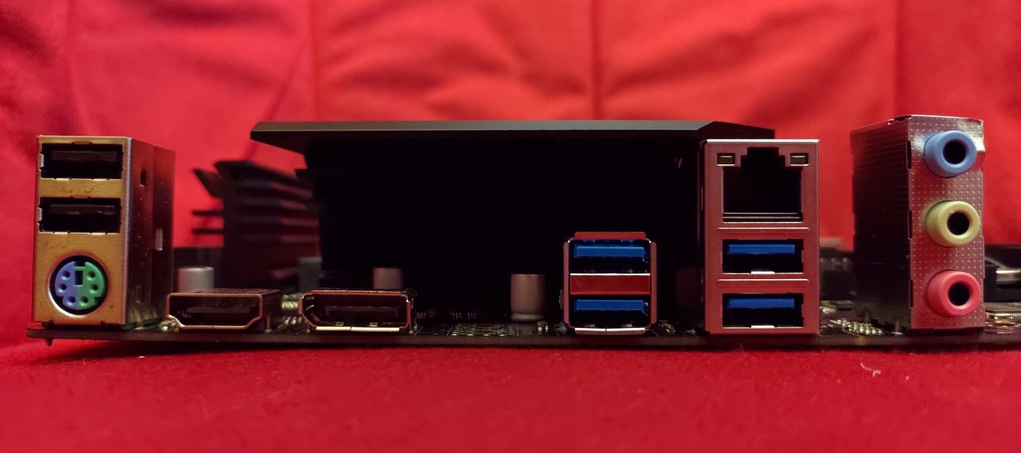 Core i5-12400F и ново дъно ASRock B660M Pro RS / опции RAM, NVMe SSD