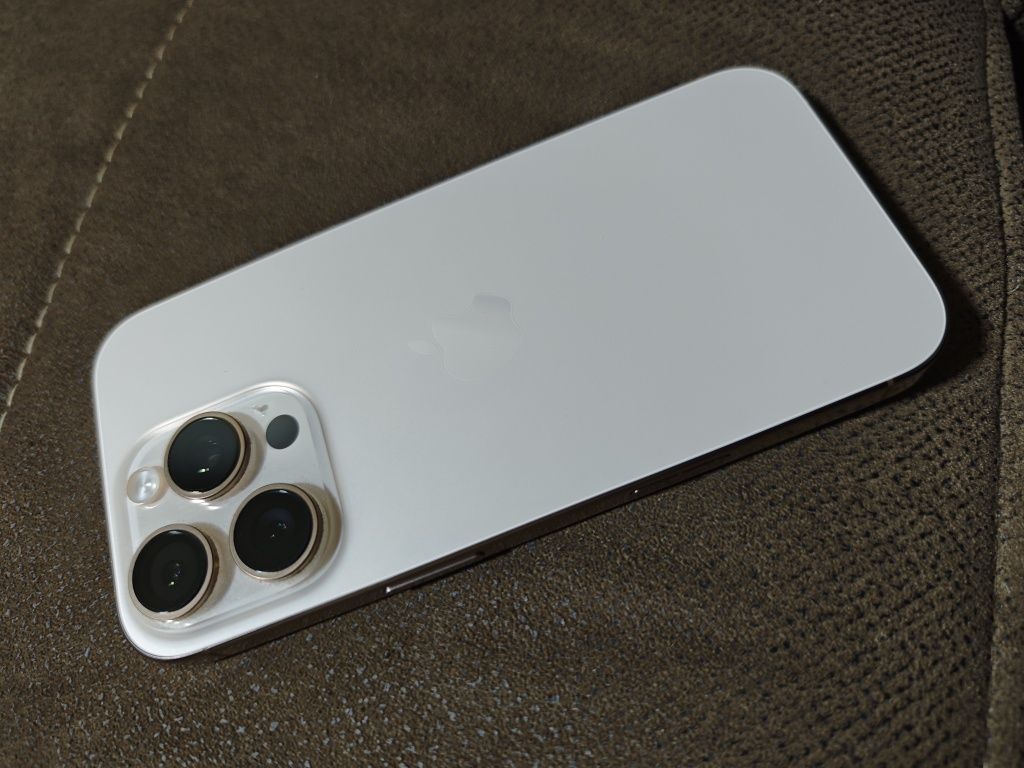 Iphone 16 pro desert