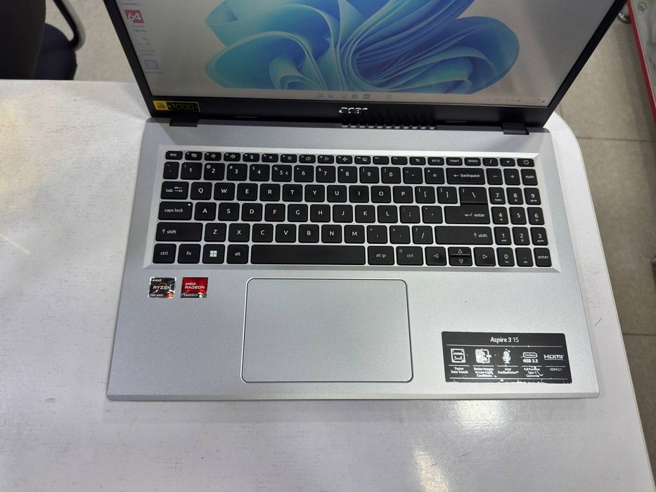 Acer ryzen 5-7520U DDR5 16/512 SSD Nvme IPS