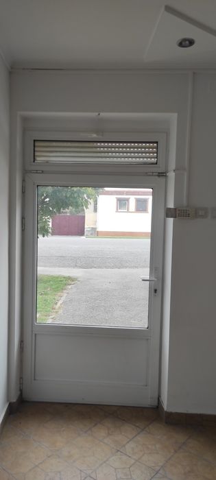Închiriere spațiu comercial