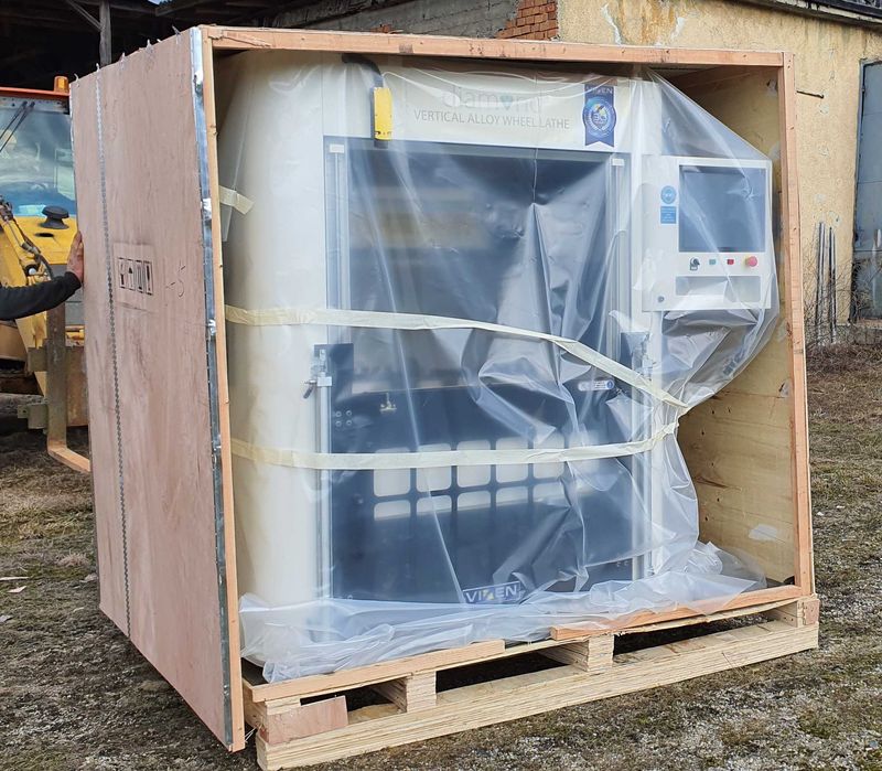 Vand strung CNC vertical pentru DIAMOND CUT jante, model Vixen WHL 35