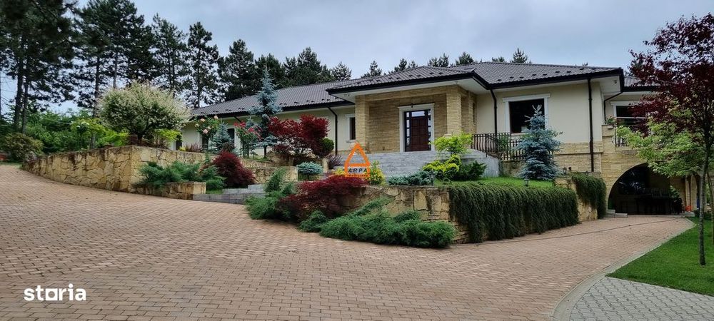 Casa / Vila - 740 mp - 11.000 mp teren - Proprietate Unica - Bucium